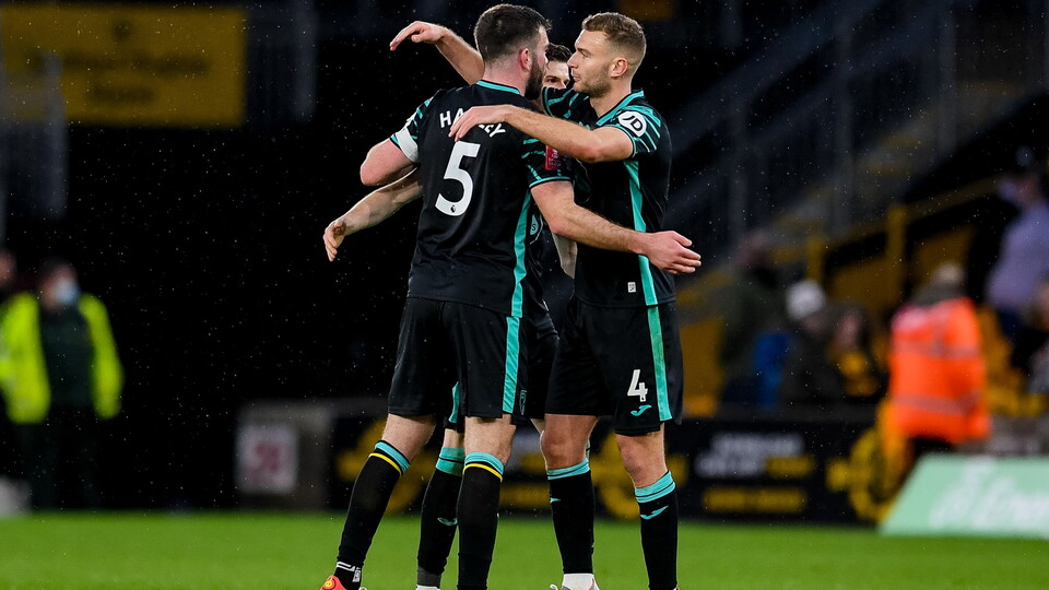 Norwich City made it through to round five of the Emirates FA Cup on Saturday with a 1-0 win over Wolverhampton Wanderers.