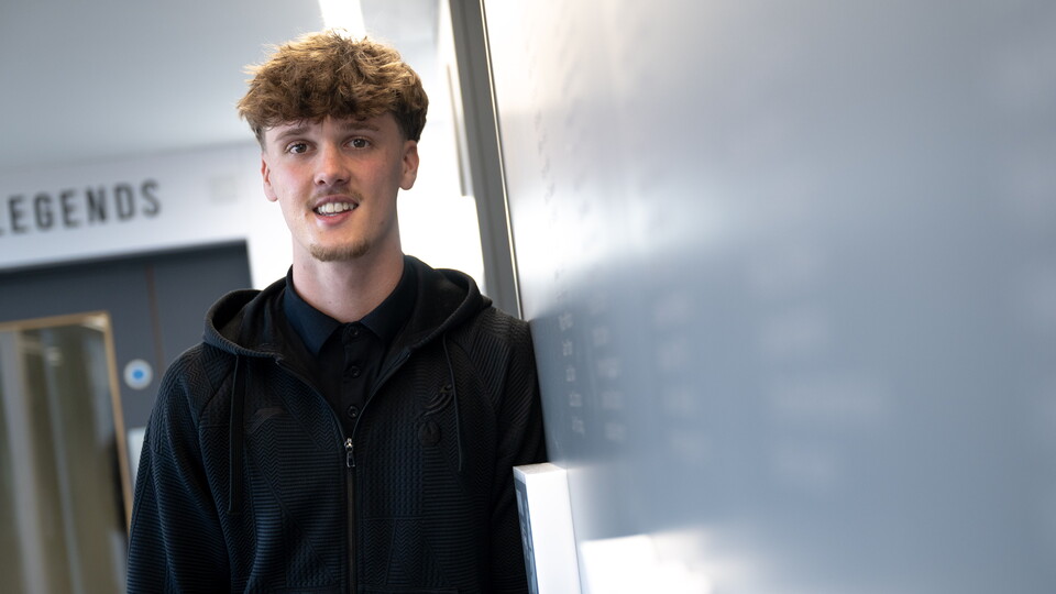 Academy player Jake Glossop has signed his first professional contract at Norwich City.
