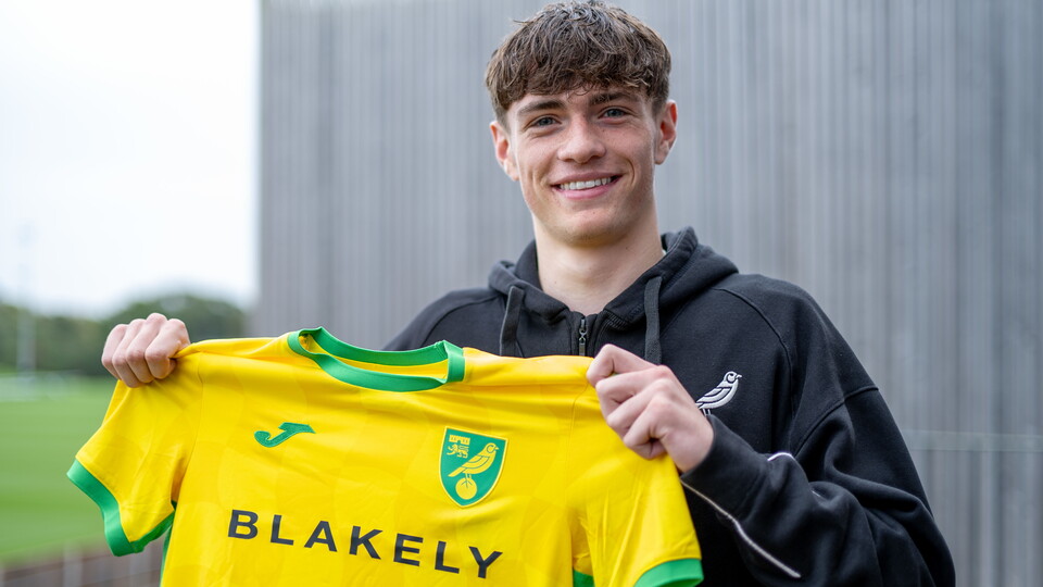Academy scholar Sonny Rowland has signed his first professional contract with Norwich City.