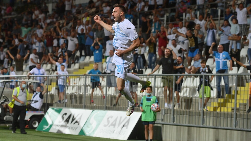 Norwich City loanee Josip Drmic was HNK Rijeka’s saviour on Saturday as he scored twice in the final 13 minutes of their 2-1 win at home to Slaven Belupo.