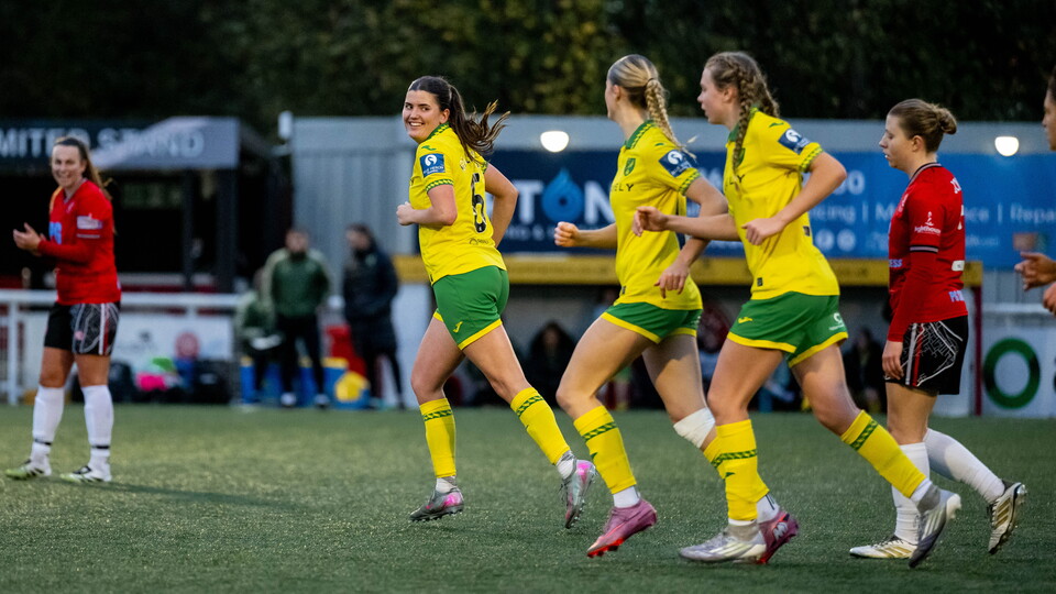 Norwich City Women came from behind to score a 91st-minute winner on the road against Chatham Town in Division One South East.