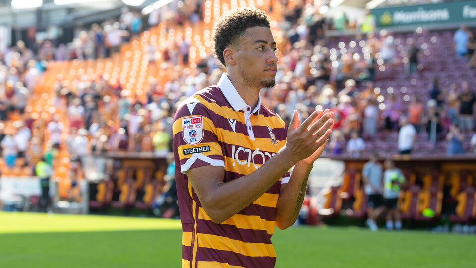 Jonathan Tomkinson made his debut off the bench for Bradford City as the Bantams drew 1-1 at home to Grimsby Town in Sky Bet League Two.