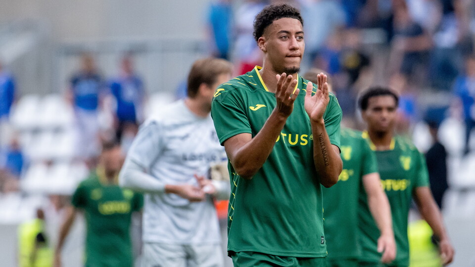 Jonathan Tomkinson has completed a season-long loan move to League Two side Bradford City.