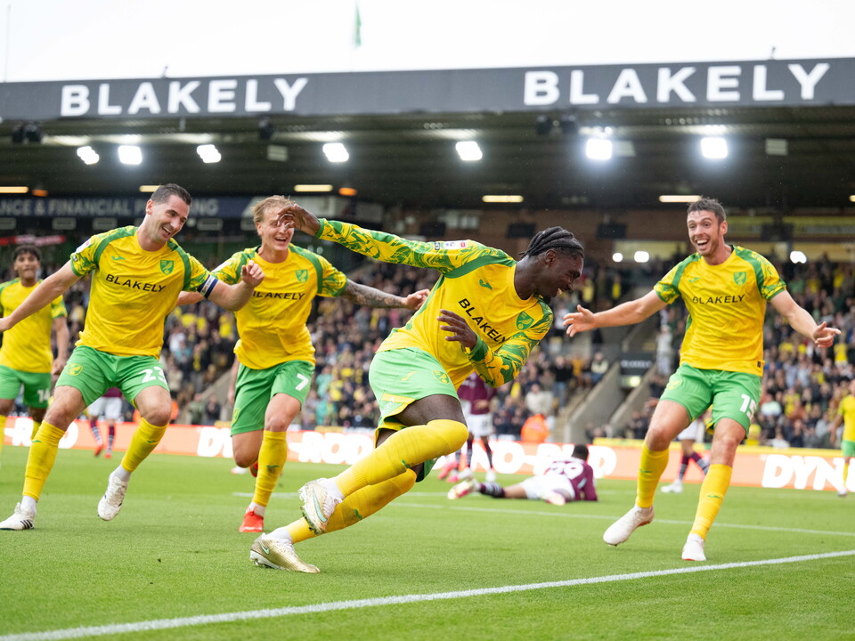 Norwich City celebrating Mo Toure's first goal against Burnley