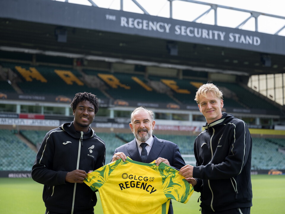 Regency Security renew contract with club. Andre Brooks and Pelle Mattsson pose for a photo with the owner 