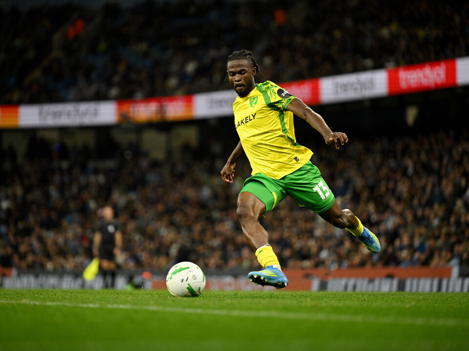 Darlin Yongwa playing against Manchester City